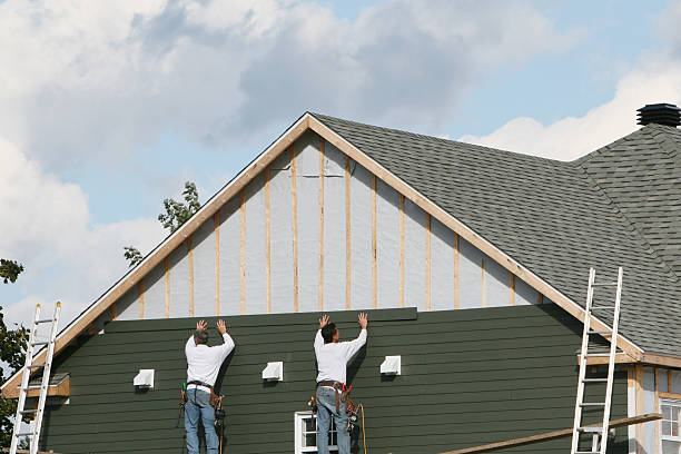 Professional Siding technician working in Forest City, FL